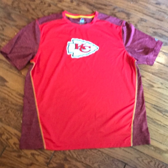 Majestic Other - Red KC Chiefs/ NFL  XL Cool Base Short Sleeve Shirt 🏈❤️